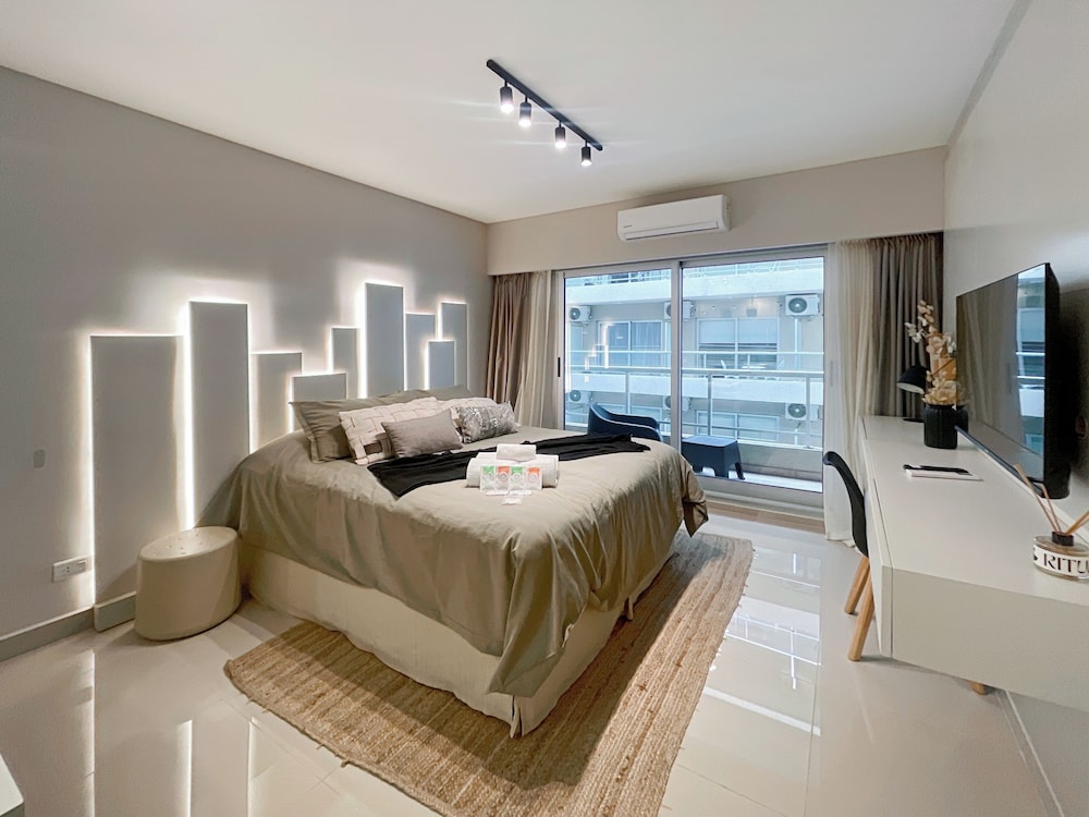 Ayres Suites Moreno
