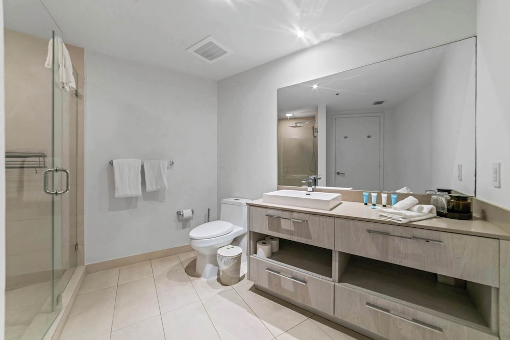 Sunny Balcony - Beautiful Stay for 2 With Ocean Views & Resort Amenities