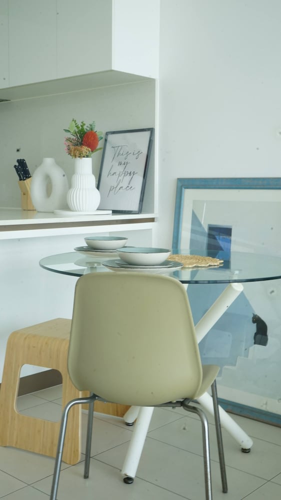 Spacious City Escape With Pool, Gym & Free Parking