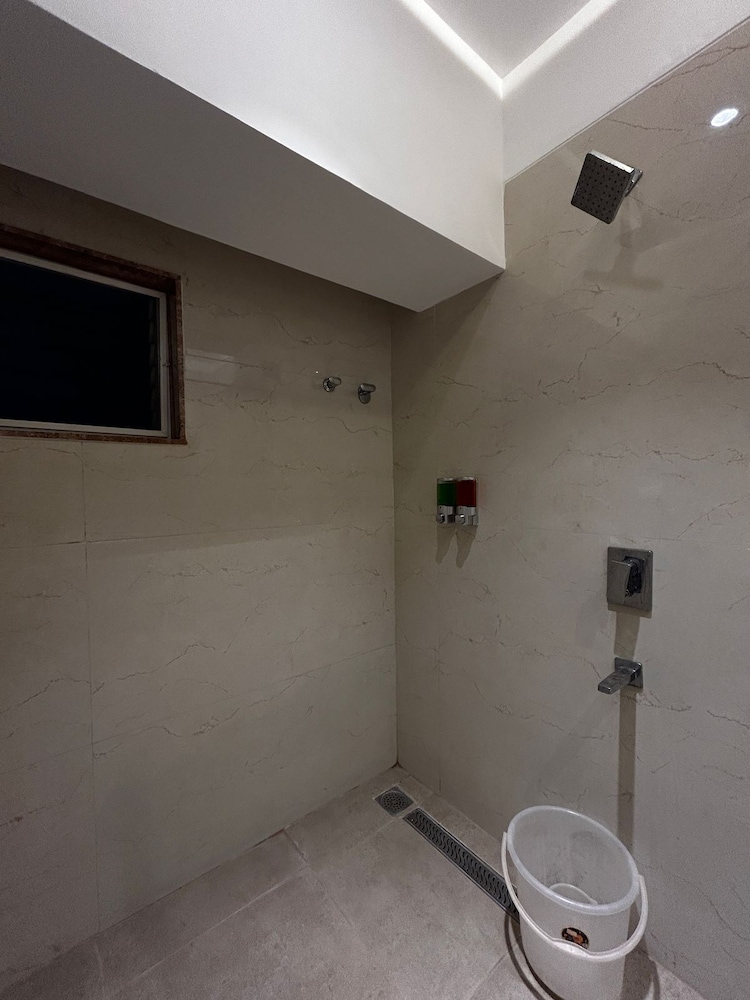 The Paradise Hotel - Luxury Stay