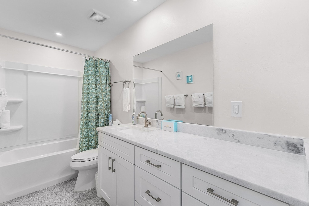 50 Seaside Stay: 4bd/3ba Duplex W/ Pool! 4 Bedroom Home
