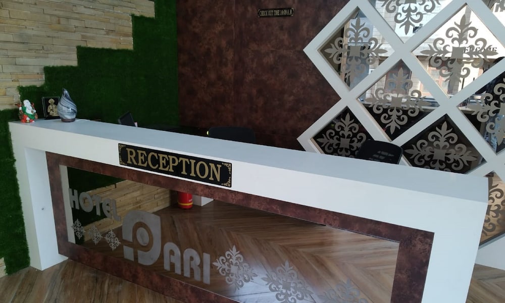 Lobby & Reception