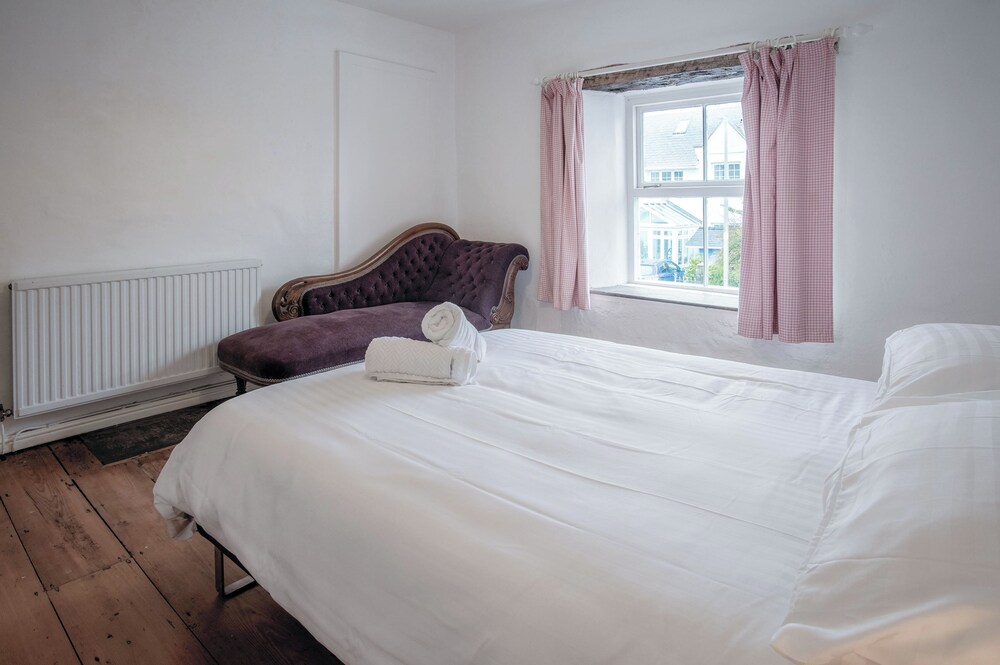 Melbourne Cottage - 3 Bedroom Cottage - Pembroke view 4