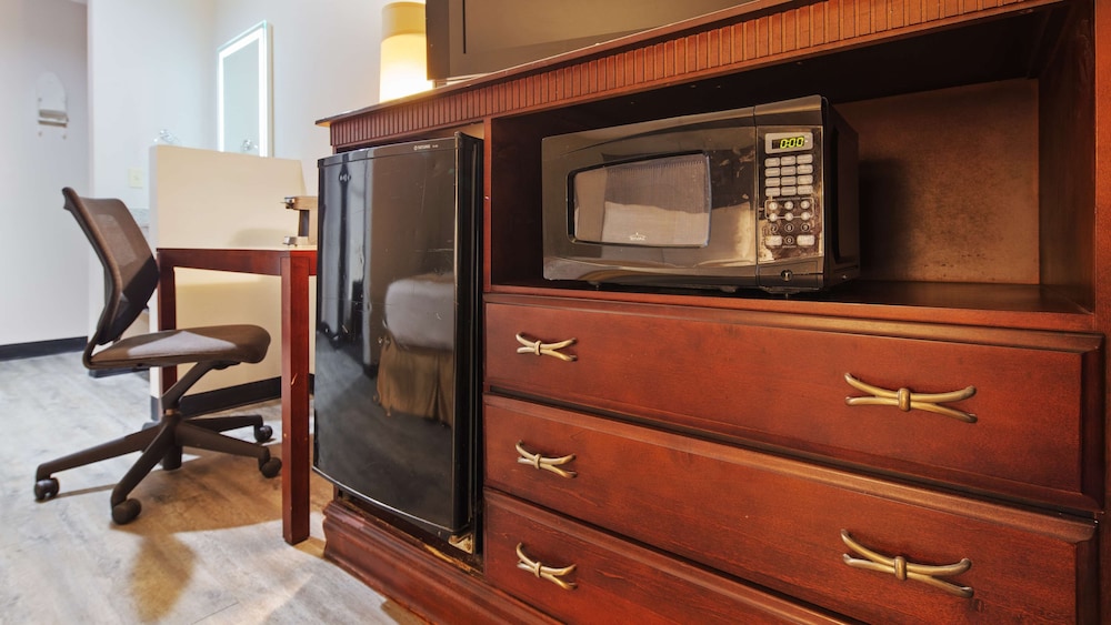 San Antonio Vacations - SureStay Hotel by Best Western Orange - Property Image 2