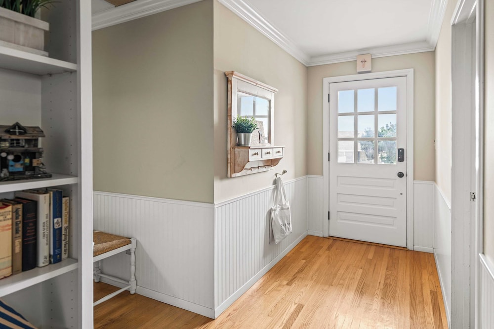 Point Loma Home w/ Putting Green, Firepit + Game Room & Beach Access Zola Street by Avantstay