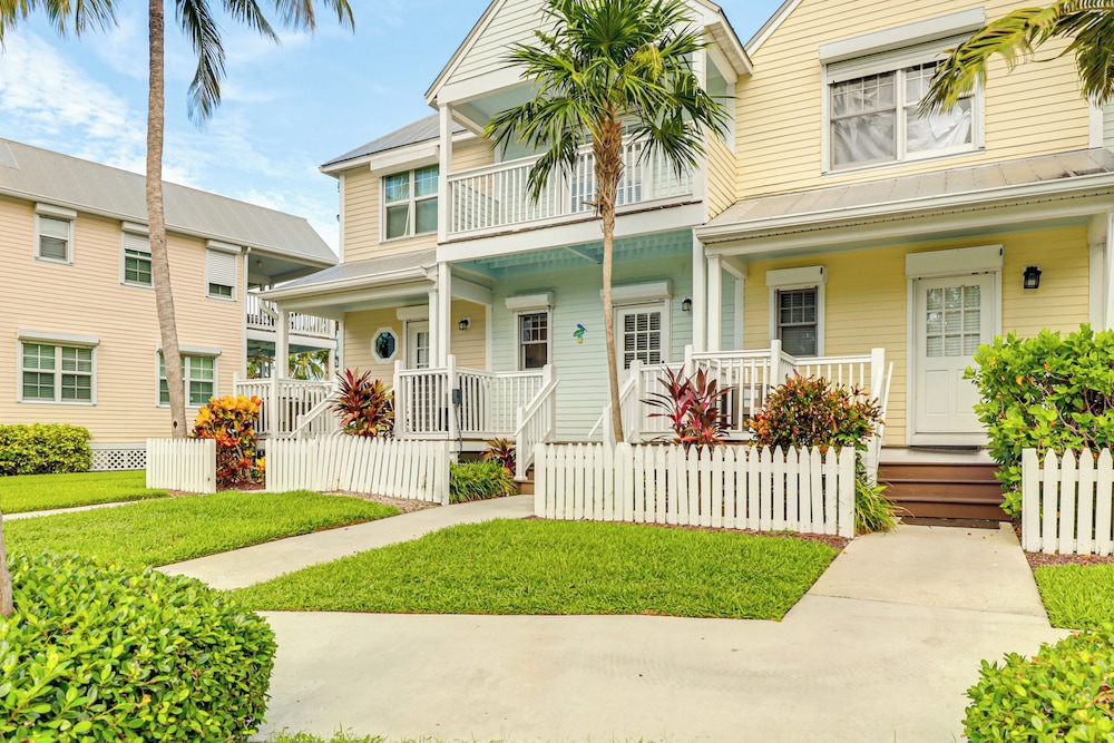 Oceanfront Duck Key Villa: 2 Marinas Steps Away!