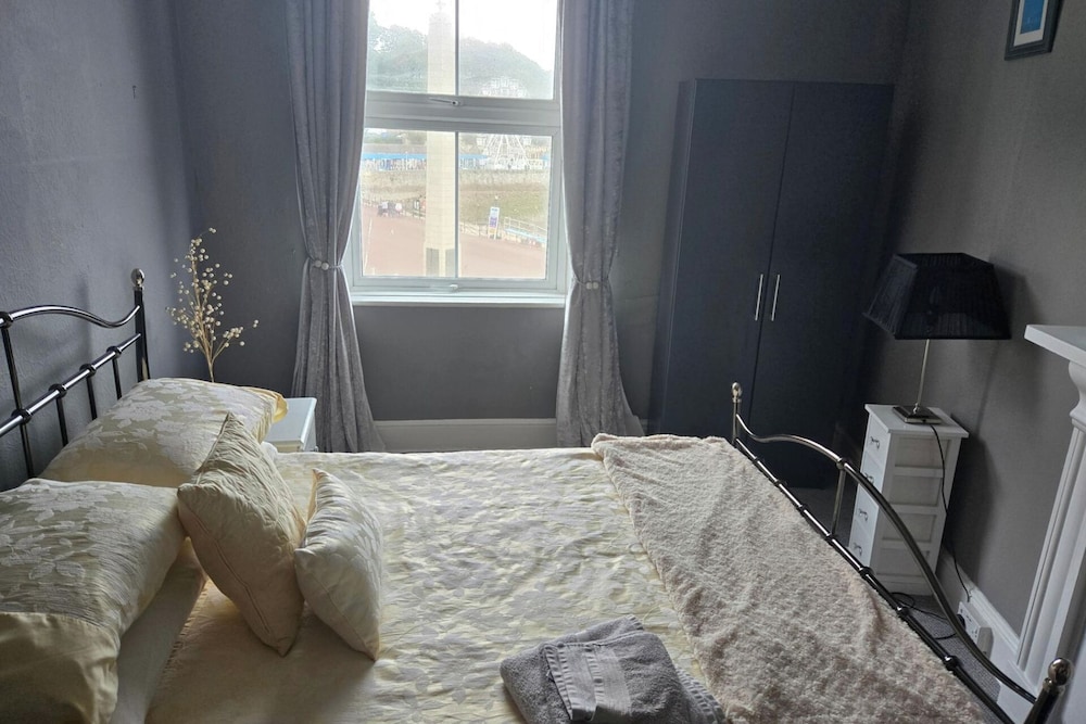 Seaview 2 Bedroom Apartment Sleeps 4