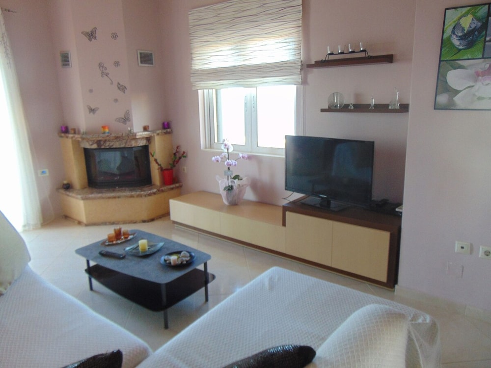 Comfy Beachfront Litinas Casa With Seaview