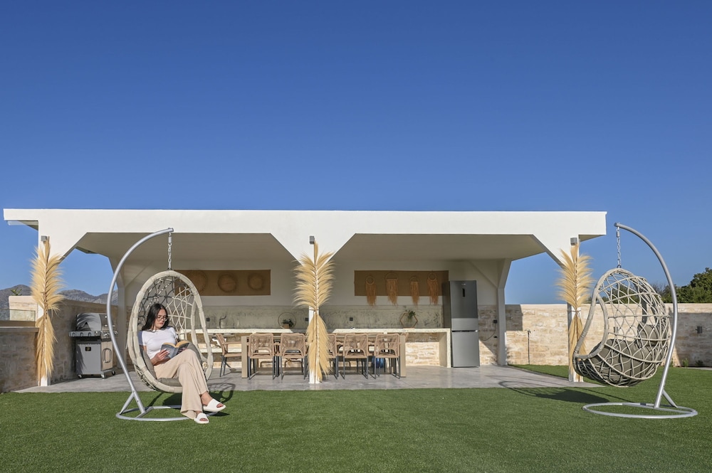 Elira Luxury Villa - With Private Pool