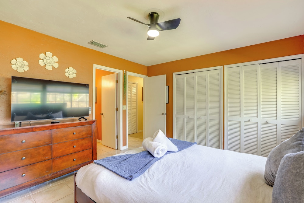 3 Mi to UF Campus: Charming Gainesville Townhome