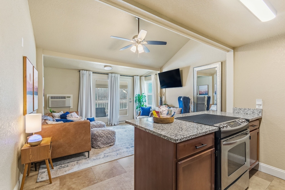 Clearwater Golden Escape On Lake Hamilton 2 Bedroom Condo