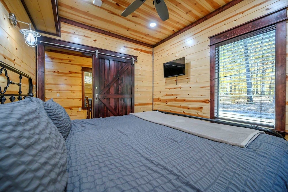 Feelin' Froggy Cabin for 11