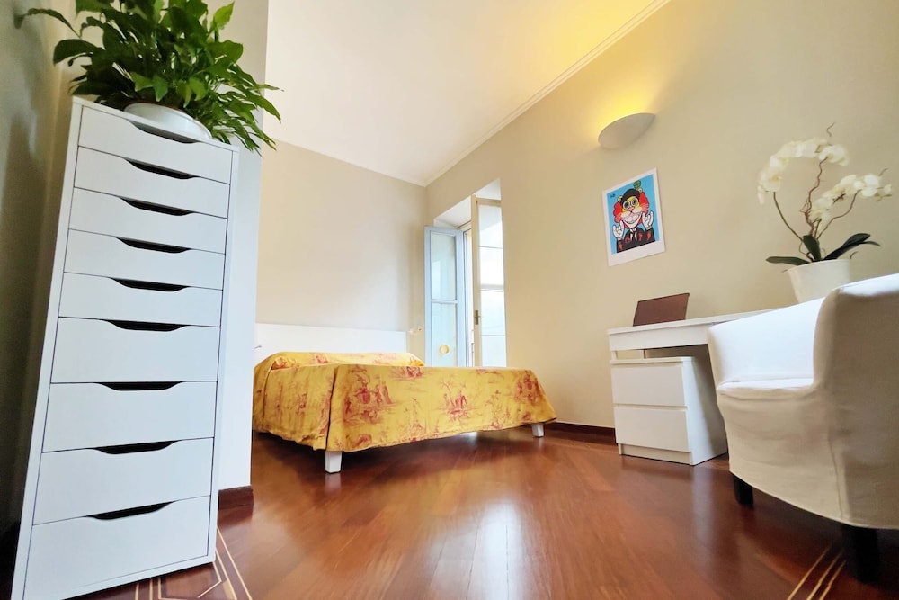 Chic & Quiet Apartment in San Babila