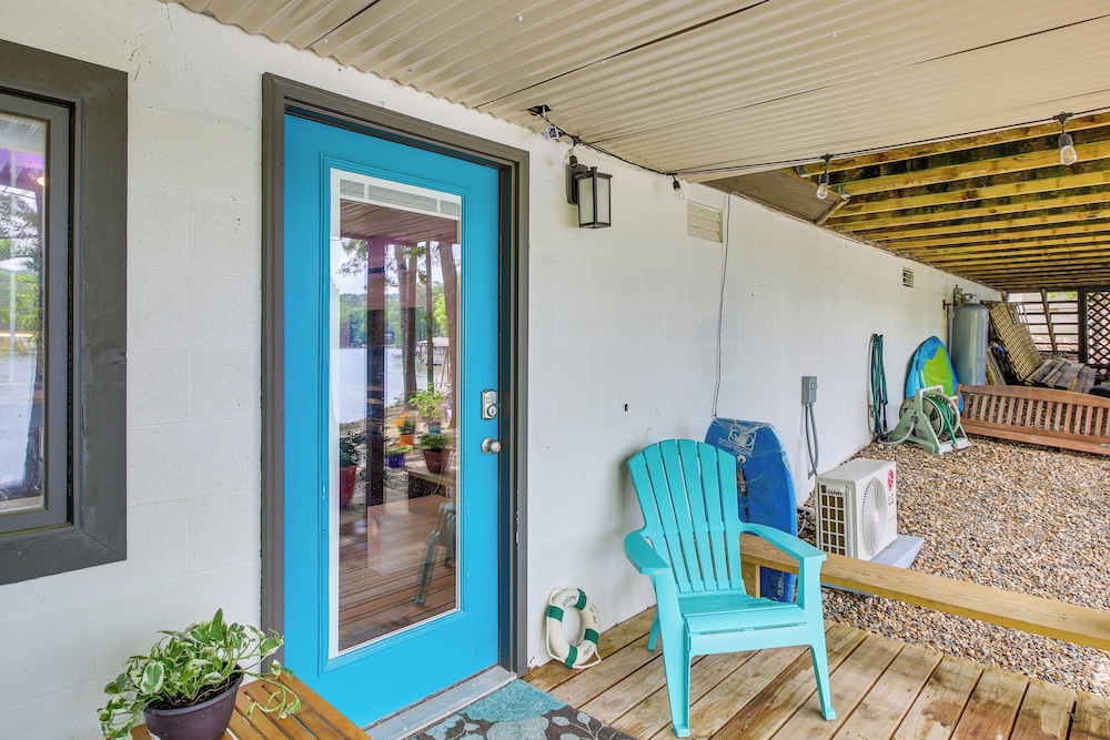 Scenic Studio on Lake Desoto w/ Patio!