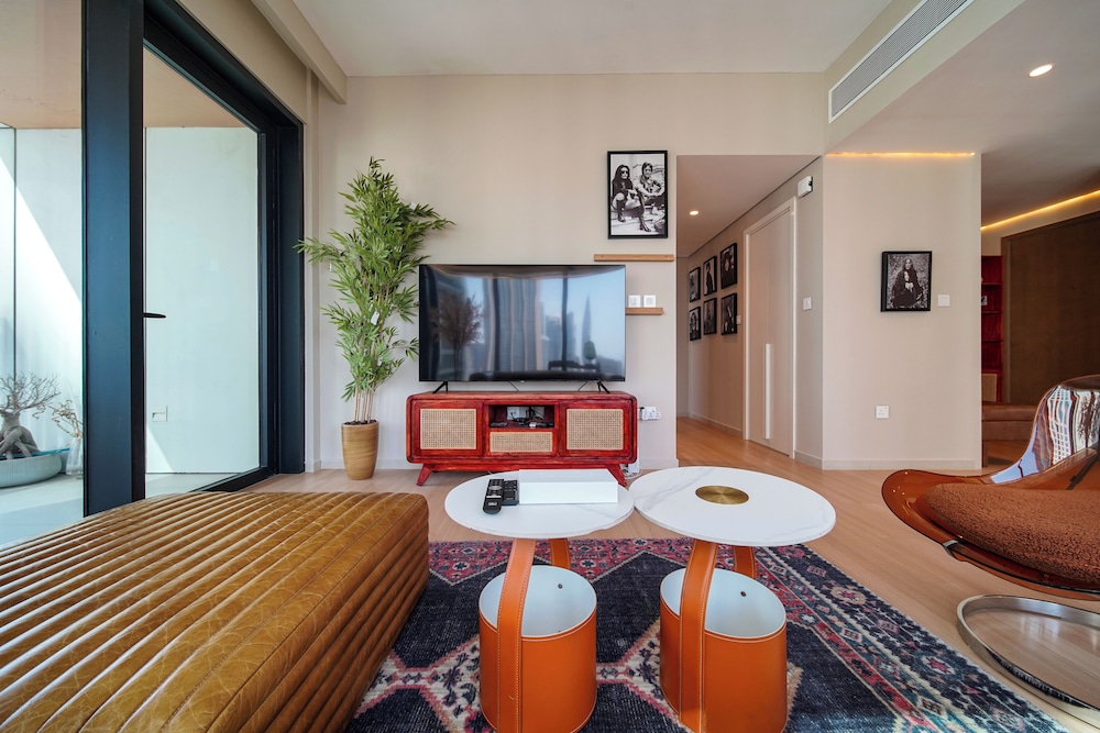 PVH - 2BR Artistic Retreat in Downtown Views 2