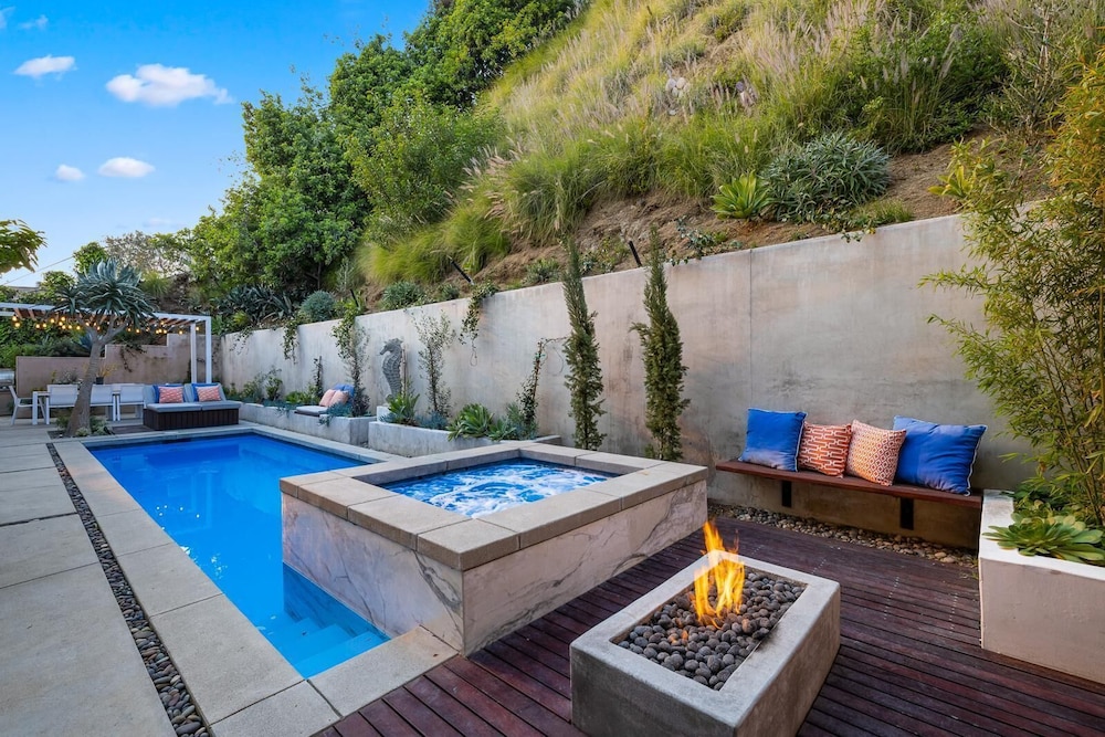 Belle Horizon - Modern Villa With Expansive Balcony and Views