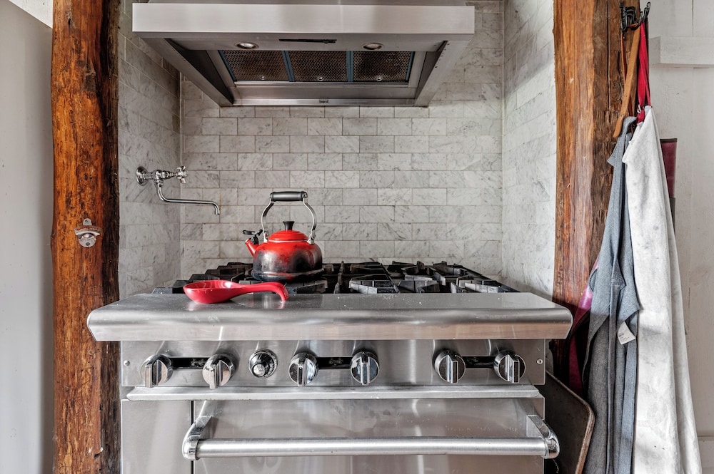 Renovated Grand Woodstock Barn