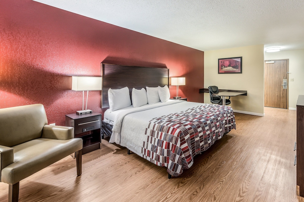 Red Roof Inn  Suites Wapakoneta - Property Image 16