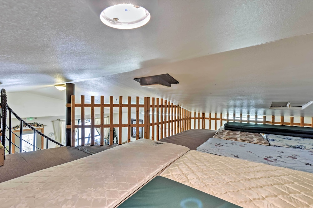 Huge Preston Cabin w/ Game Room & Mountain Views! view 3