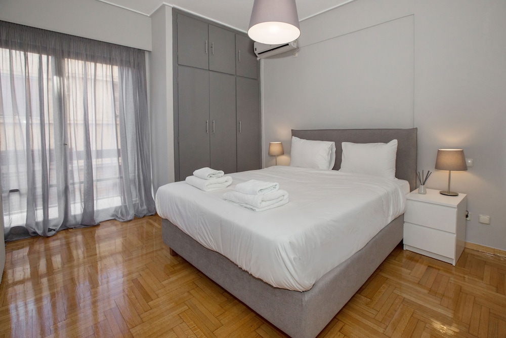 Cozy Apartment in Syntagma - Plaka by GHH photo 2