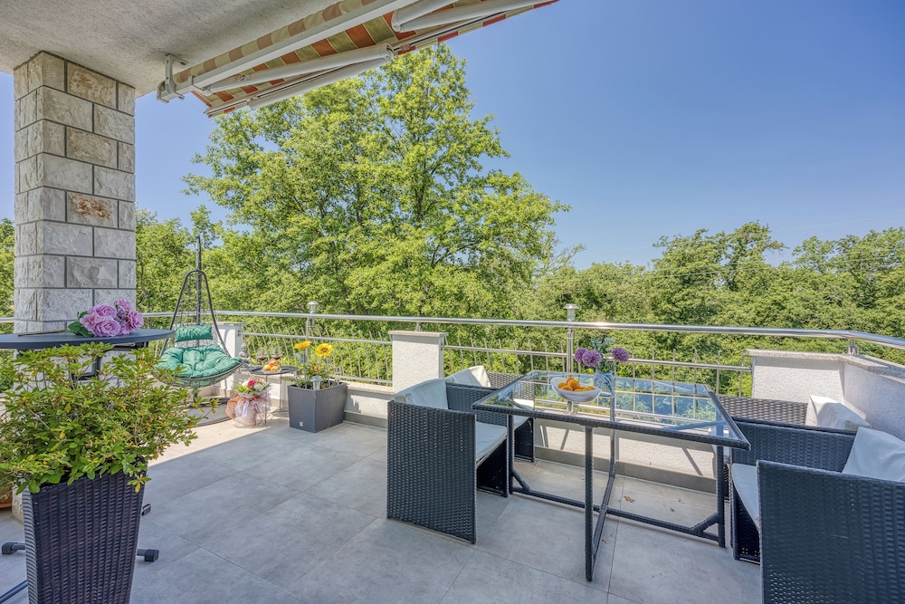 Sea Breeze Residence Mariella