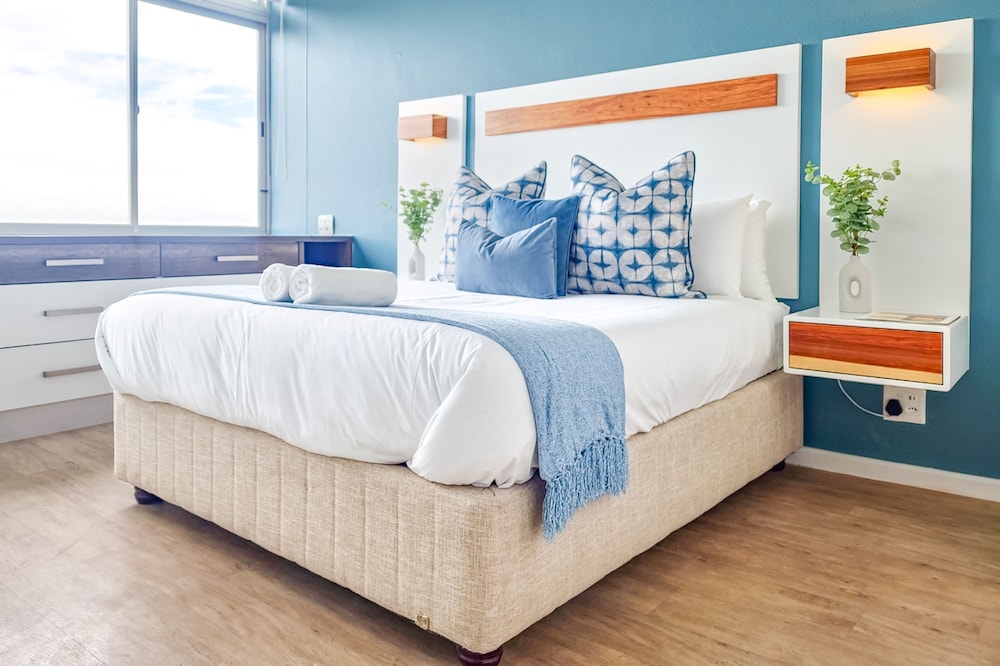 Two Bed Green Point Ocean View