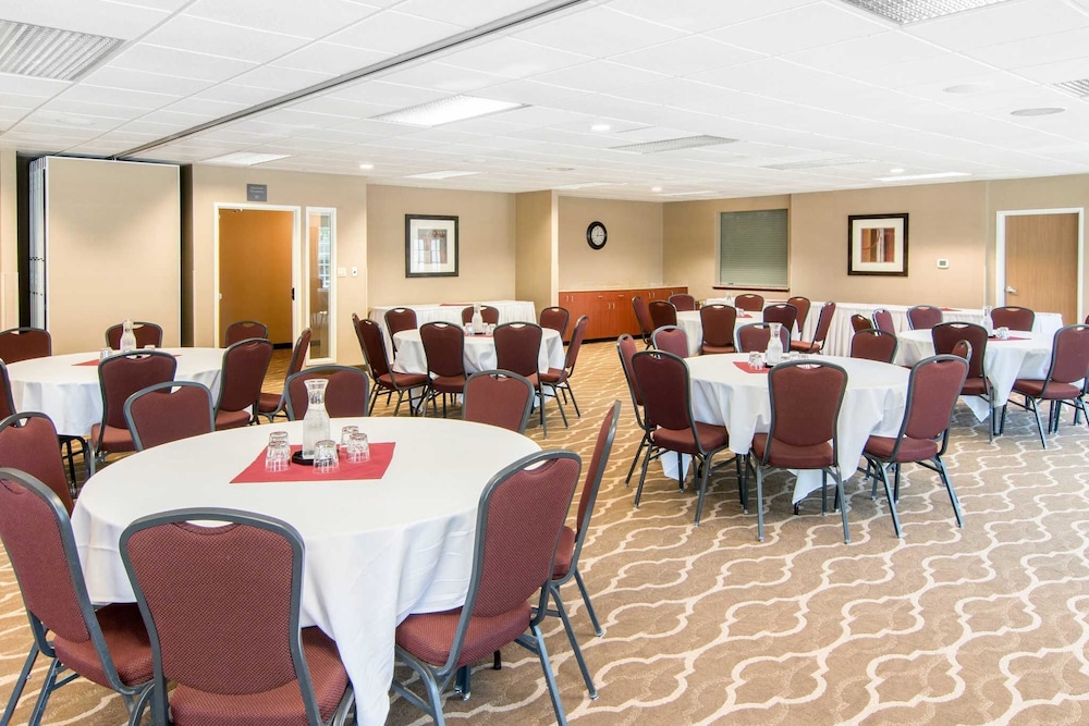 Albany Vacations - Comfort Suites Linn County - Property Image 44