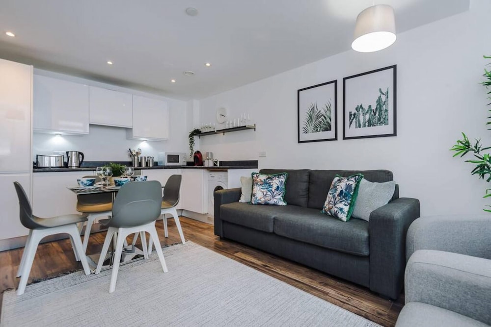 Host Stay Waterfront Penthouse