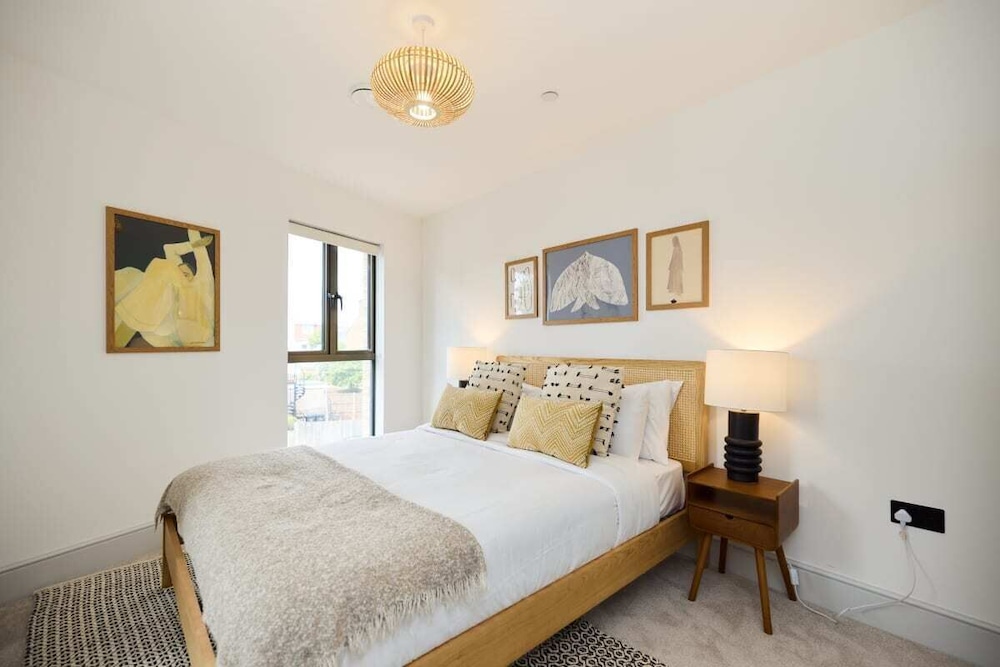 The South Wimbledon Escape - Lovely 3bdr With Balcony