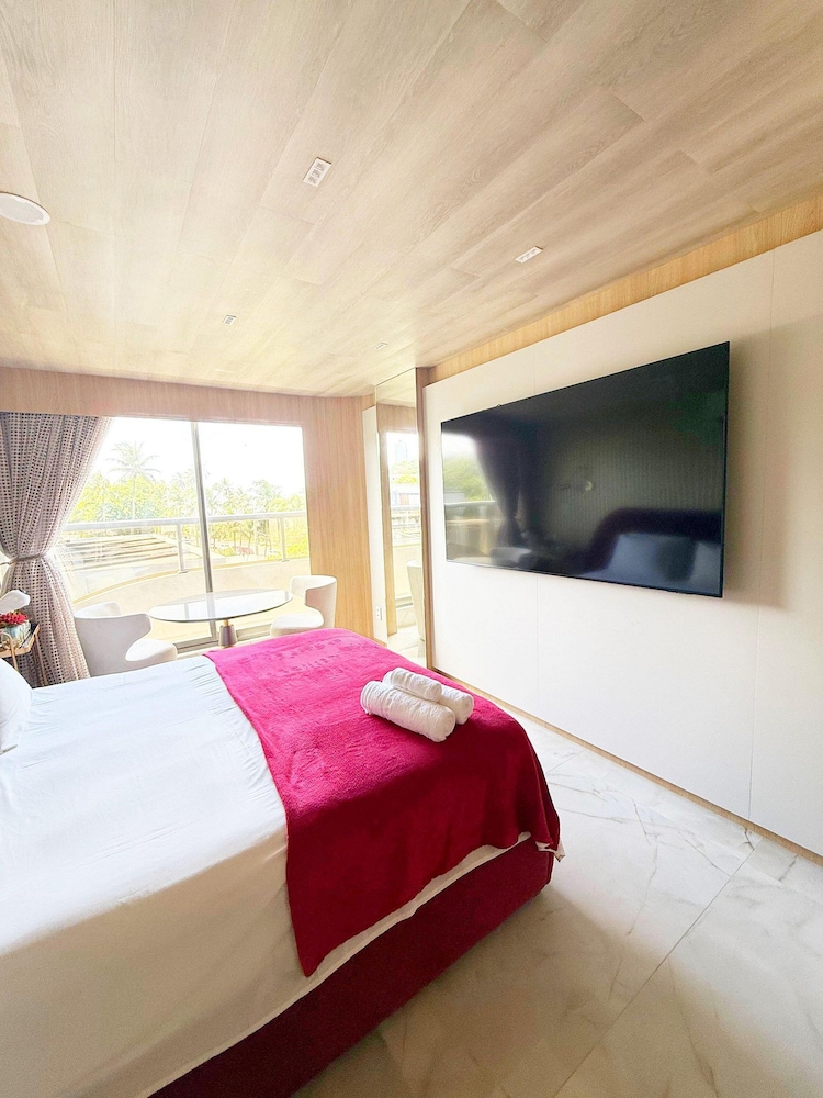 Setai Yacht Premium