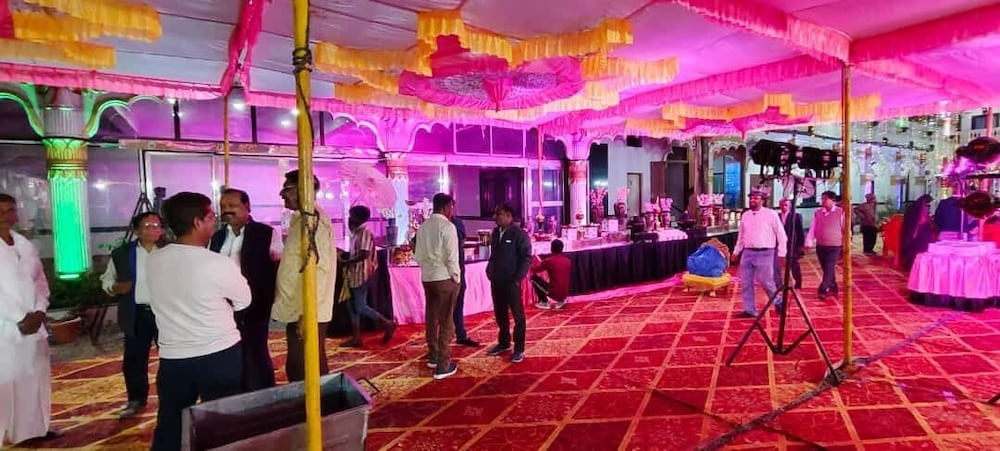 Hotel Karishma Palace Badnawar