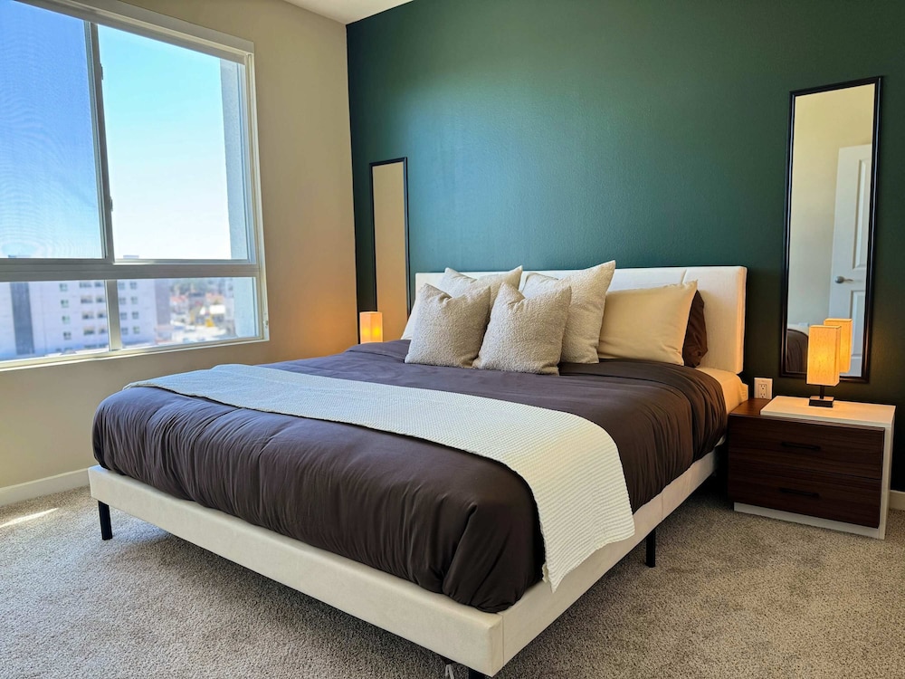New Oasis Near Disneyland Pool Gym Free Parking