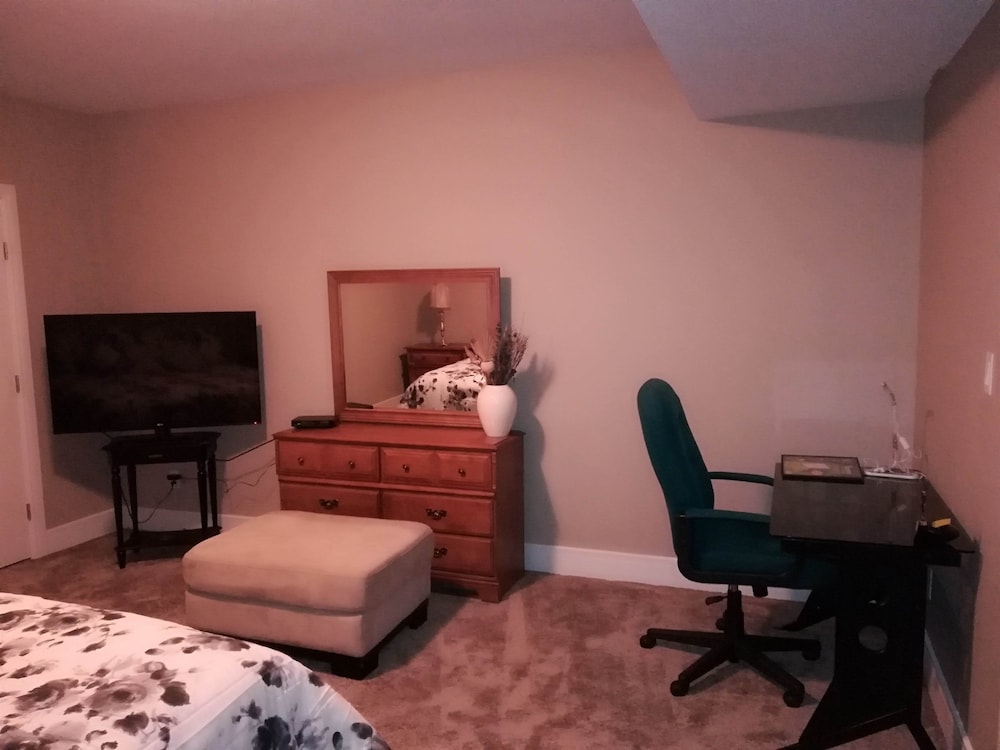 McConachie Luxury Inn - Image 3
