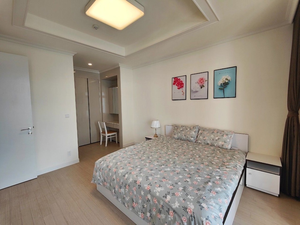 Starlake DAEWOO Apartments by Emily