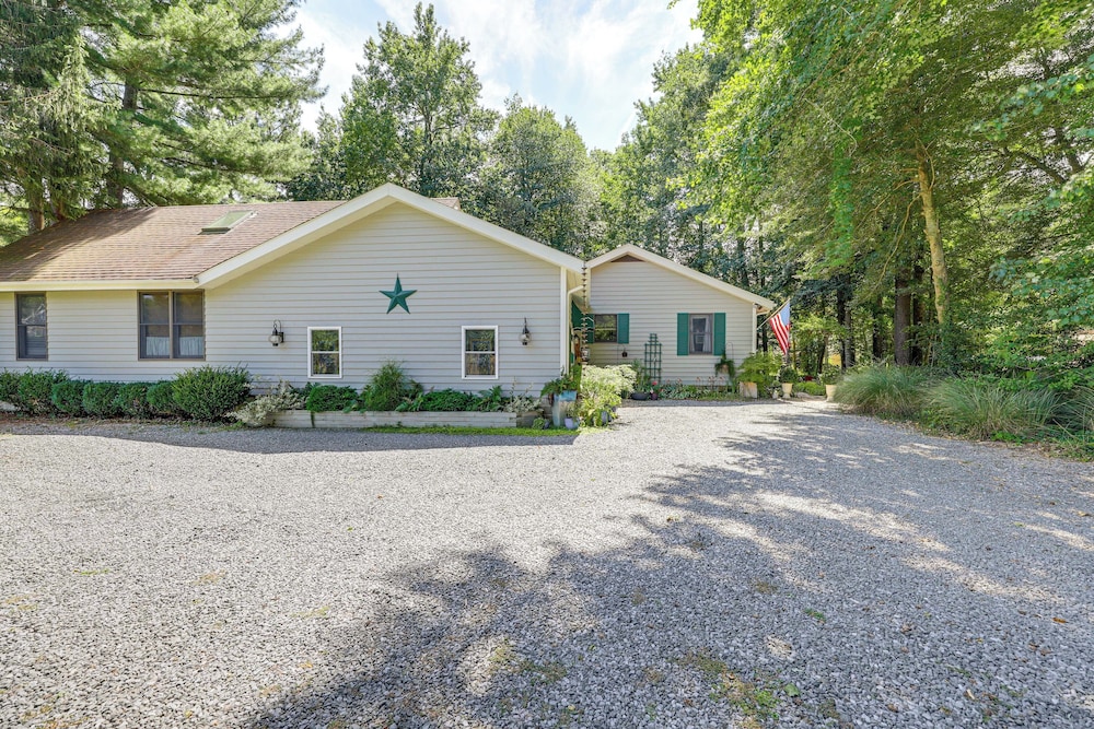 Unique & Artistic Retreat Near Rehoboth Beach!