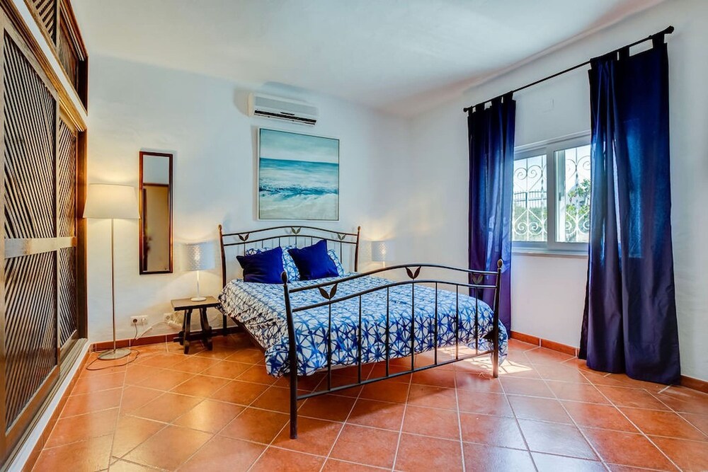 Casa Ninho Spacious 5 Bedroom Villa in an Enviab