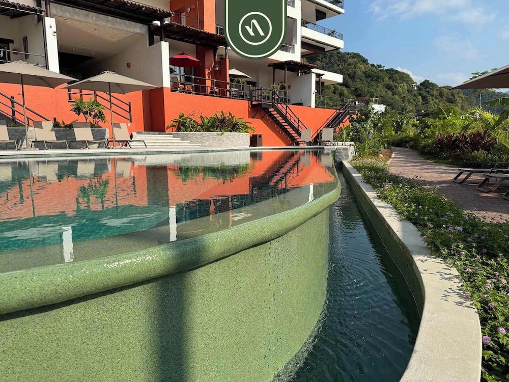 Tasteful Condo Near Romantic Zone - Pool