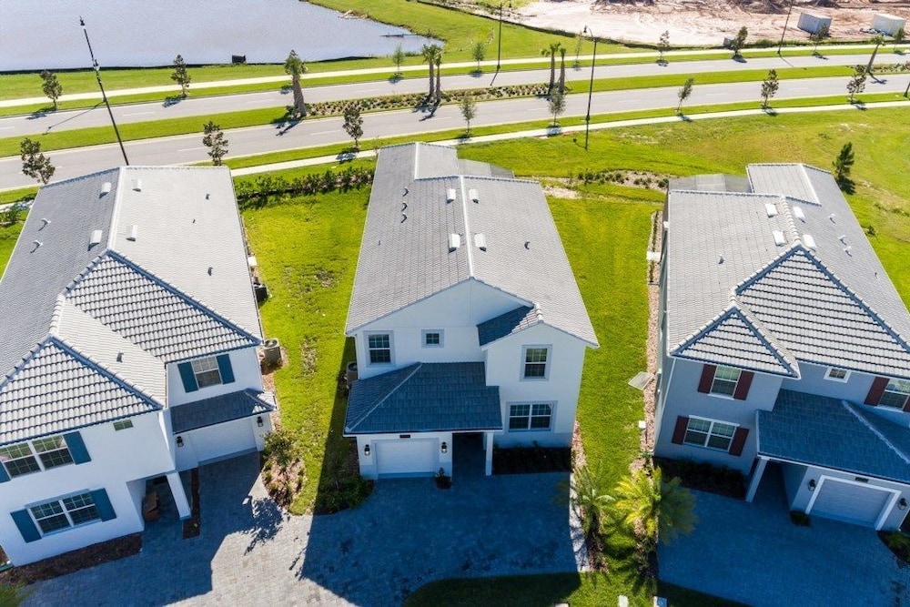 7BR Pool Home Emerald Island by SHV-8409