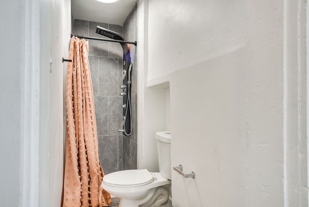 Near UNM & ABQ Biopark: East Dtwn Studio
