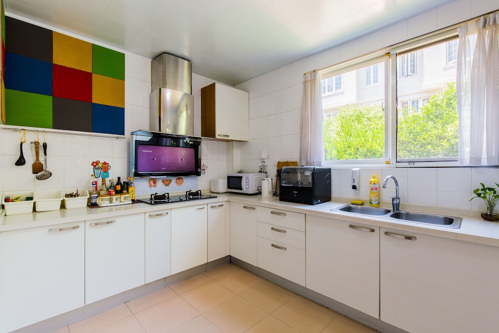 Cambridge Villa with 5 BRs