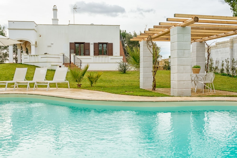 Villa Aura