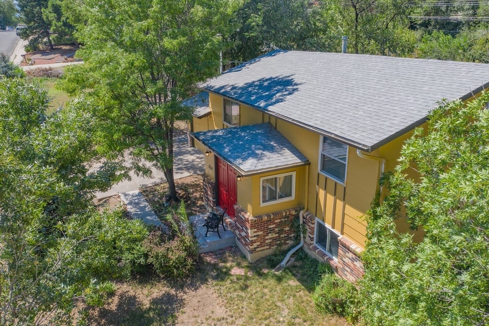 4BR Dog-friendly Minutes to Garden of the Gods view 3
