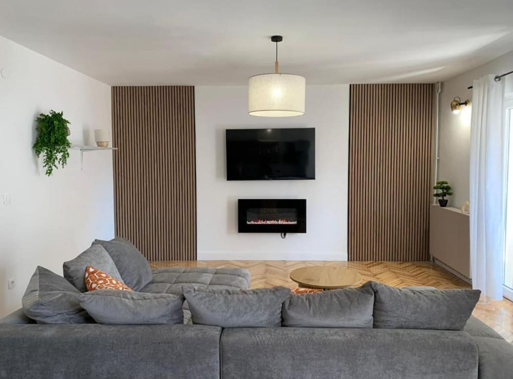 Luxury Apartment Ivo With Jacuzzi Near the Beach