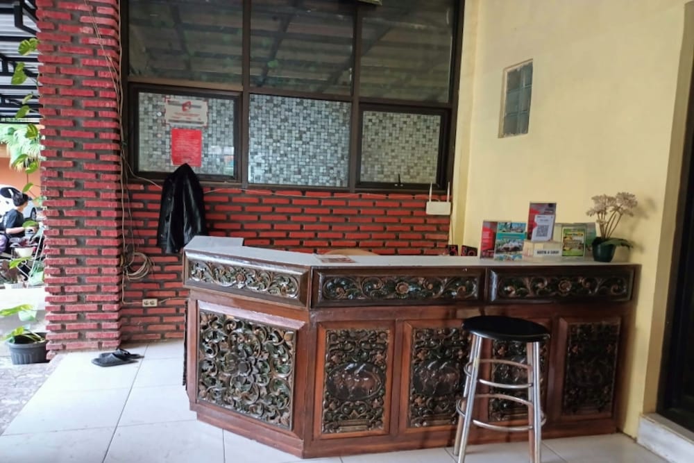 Lobby & Reception