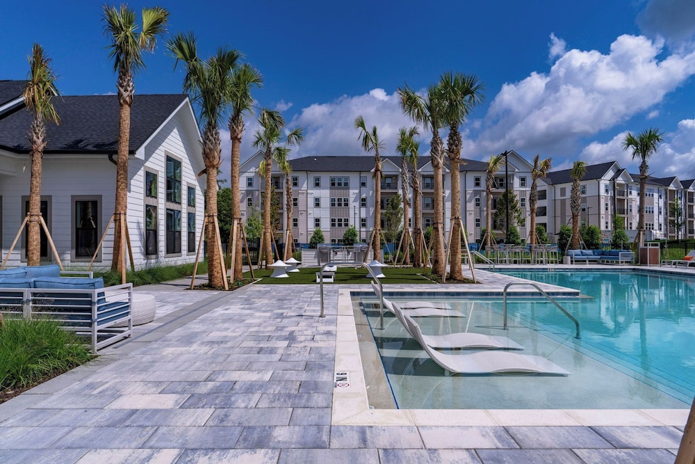 Landing Apartments Rolling Hills