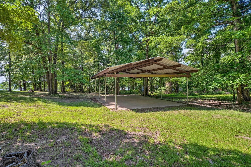 Beautiful Toledo Bend Retreat w/ Private Dock view 5