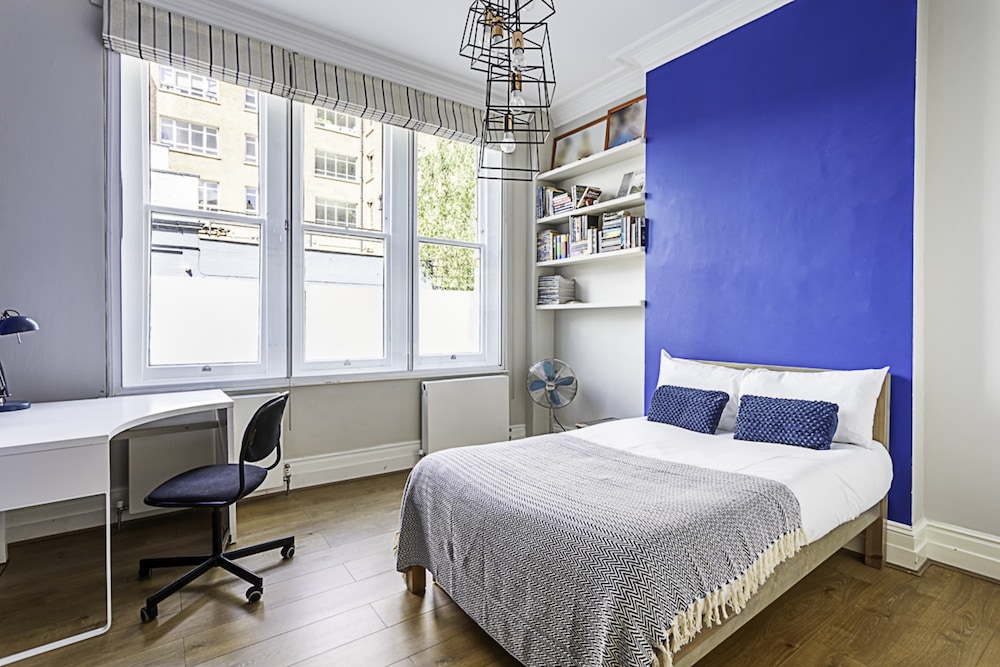 Elegance in Westminster: Victoria Vibes Apartment