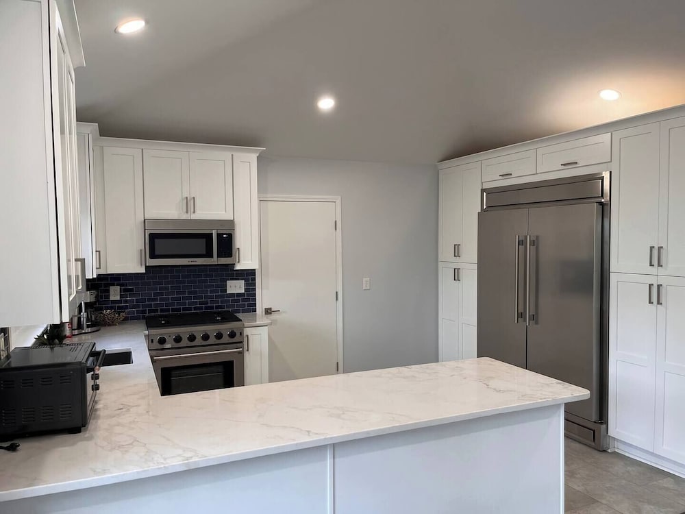 Stylish Comfort Modern Chef Kitchen 4 BR 2 Baths