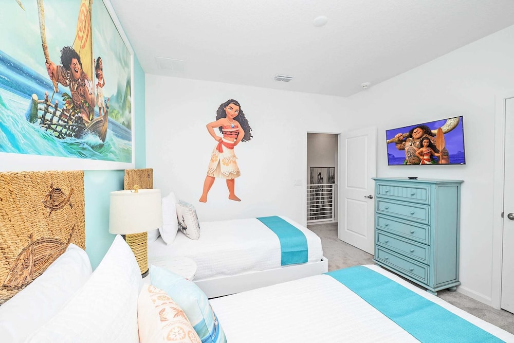 Upstay Luxury Resort Home w Pool & Patiosleeps 26