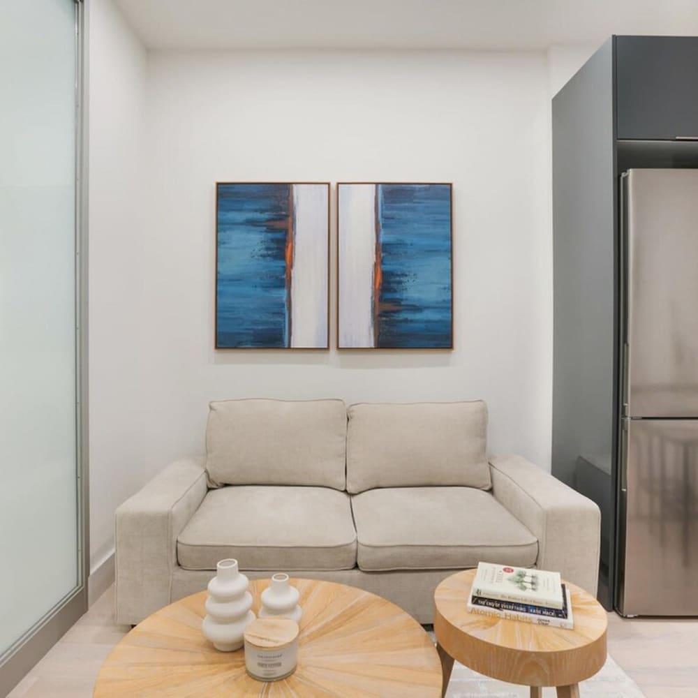 317-2a Sleek Modern 1Br UES W D